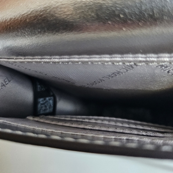 Michael kors phone crossbody - Picture 10 of 10